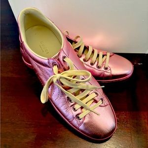 Authentic Gucci size 40 Ace sneakers! Excellent condition.